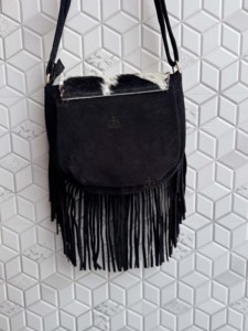 กระเป๋าถือหนังวัวแท้ แต่งพู่ห้อย ลายฉลุ ขอบสีเทอร์ควอยซ์ สไตล์ตะวันตก โบฮีเมียน กระเป๋าสะพายข้างสำหรับผู้หญิง - Product Image 3