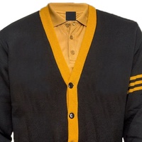 Cardigan noir tricoté personnalisé pour hommes de fraternité avec bordure jaune, fermeture boutonnée, logo sur le devant, en acrylique anti-plis, idéal pour l'hiver