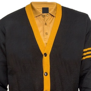 Pull de fraternité personnalisé, pull noir en tricot pour homme, bordure jaune, fermeture à boutons, cardigan Alpha, cardigan noir en tricot pour homme - Product Image 2