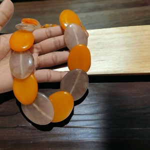 Collar de cuentas de resina de lujo, hecho a mano, de la mejor calidad, altamente pulido, hermoso y moderno, para mujeres, de la India. - Product Image 4