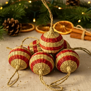 Adorno Colgante de Bola de Pasto Marino Rojo Ecológico, Hecho a Mano con Fibra Natural, Decoración para Árbol de Navidad, Fabricante Kingcraftviet - Product Image 1