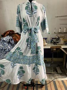 Haute Qualité Coton Handblock Imprimé Plited Bordure Longue Robe Pour Les Femmes De Mode Fabricant Indien - Product Image 4