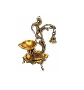 Support de Diya en laiton en forme de paon pour décoration d'événements, éclairage décoratif, Diya en laiton en forme de paon avec cloche, par l'exportateur à un prix raisonnable - Product Image 1
