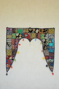 Toran indien patchwork : Voile de porte vintage brodé, fait main en coton - Product Image 4