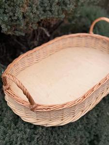 Plateau de service minimaliste en bois et rotin, parfait pour organiser le comptoir de cuisine et servir des fruits sur la table à manger - Product Image 5