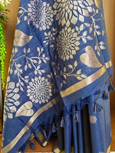 Sari en soie brute Khadi bleu à motifs floraux, tenue traditionnelle pour femmes, idéal pour les fêtes et les mariages. - Product Image 4