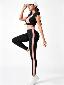 Conjunto de Top Corto con Cierre y Leggings de Cintura Alta para Mujer |   Conjunto Deportivo de Dos Piezas con Bloques de Color |   Traje Deportivo de Poliéster y Elastano - Product Image 4