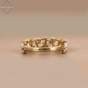 Anillo de media eternidad de lujo con diamantes redondos en forma de pera, engaste de púas en oro amarillo, joyería de boda para mujer - Product Image 3