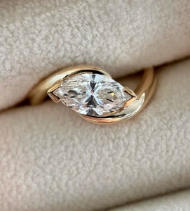 Anillo de diamantes cultivados en laboratorio de 0.1 ct con corte marquesa de orientación horizontal, de platino, con diseño de galería marquesa horizontal, impresionante - Product Image 2