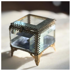 Boîtes à bijoux modernes en laiton avec verre biseauté OEM/ODM |   Boîte de rangement pour bijoux en métal moulé sous pression, personnalisable en couleur et logo, faite à la main - Product Image 5