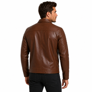 Veste en cuir pour homme avec finitions soignées, doublure confortable, fermeture robuste et poches pratiques, idéale pour les voyages et les tenues décontractées. - Product Image 3