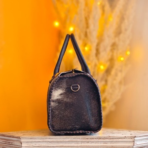 Sac de voyage mini Speedy en cuir véritable 100% cousu main avec bordure en fourrure noire, marron et blanche pour femmes, accessoires de voyage - Product Image 2