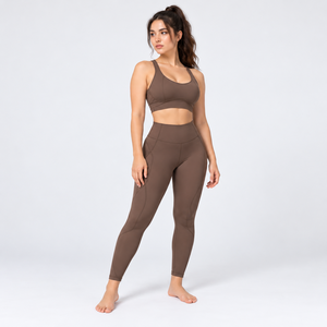 Nuevo conjunto de yoga transpirable hecho a medida para mujer, conjunto de yoga de color liso, top ventas, hecho con material de spandex y poliéster. - Product Image 3
