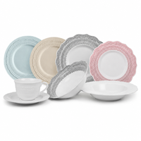 Services de table en porcelaine fine rose et bleue, style romantique français, avec assiettes de présentation en céramique à motif dentelle en relief, pour mariages, hôtels et banquets