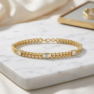 Pulsera con diamantes engastados en bisel de esmeralda de 1.50 quilates - Product Image 2