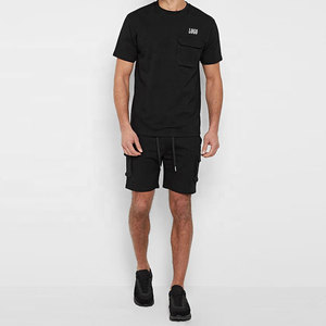 Ensemble décontracté chic pour homme : T-shirt et short en tissu doux avec poches avant et design élégant, coupe décontractée - Product Image 5