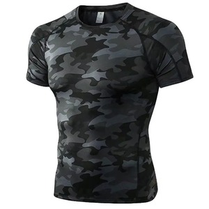 Camiseta de manga corta con estampado de camuflaje para hombre, corte ajustado, cuello redondo, secado rápido, deportiva, de poliéster tejido, longitud regular, algodón premium - Product Image 1