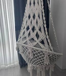 Silla Colgante de Macramé Hecha a Mano con Cojines de Felpa Gris Claro - Product Image 2