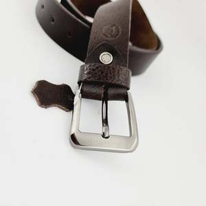 Ceinture pour homme en cuir véritable, marron uni, en cuir de vache, boucle à ardillon rectangulaire en acier, style décontracté et durable - Product Image 1