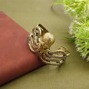 Bracelet manchette pieuvre dorée, bijou nautique inspiré de la mer, bracelet tendance pour cadeau - Product Image 4