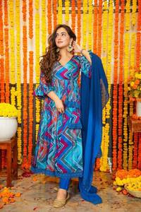 Vestido Anarkali de chifón para fiesta, diseño de diseñador, con estampado digital y encaje elegante, con falda y dupatta de chifón. - Product Image 2