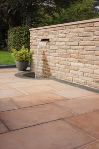 Capuchon de poteau en pierre naturelle Grocon, grès brun automnal, surface fendue moderne, pour murs et clôtures de jardin - Product Image 3