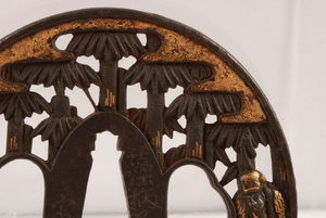 Tsuba japonais de la période Edo en fer avec incrustation d'or, motif Sept Sages et Ruisseau de Bambous, pour garde de sabre rond Sukashi, École Soten - Product Image 2