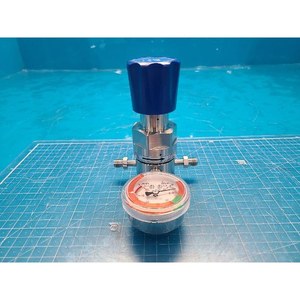 Pressostat haute pureté TKC S4RG1-SW-2B35 S4RG1-SW-2B22, utilisable comme pièce détachée pour équipement semi-conducteur d'époque - Product Image 5