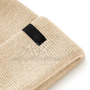 Gorro de Invierno Gris de Primera Calidad, Personalizable con Logotipo, Gorro de Punto Jacquard Cómodo y Personalizable - Product Image 5