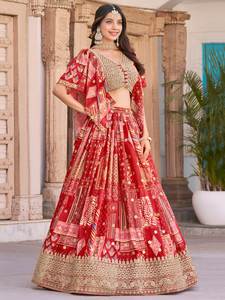 Conjunto de Lehenga Rojo de Seda Chinnon con Blusa Bordada y Dupatta de Chifón, Estilo Bollywood para Fiestas y Celebraciones - Product Image 2
