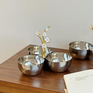 Plats de service modernes en métal à double compartiment avec poignée en forme de fleur dorée, finition argentée polie, pour la table et les cadeaux - Product Image 2