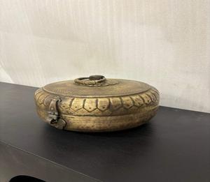 Contenedor Decorativo de Latón, Caja Metálica Vintage Grabada a Mano, Organizador de Estilo Antiguo para Hogar, Oficina y Sala de Estar - Product Image 6