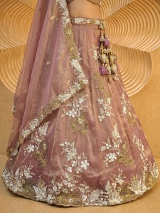 Lehenga Choli Rosa con Bordado Floral, Estilo Línea A, Traje de Boda con Dupatta para Novia, Ropa Nupcial para Fiesta - Product Image 3