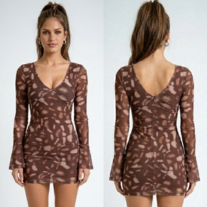 Vestido Mini de Malla Elástica con Estampado Eclipse y Manga Acampanada - Product Image 6