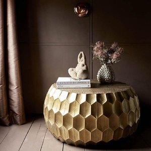 Mesa Auxiliar de Aluminio de Alta Calidad, Muebles de Primera Calidad, Detalles Metálicos, Mesa Otomana para Sala de Estar, Hogar u Hotel, en Latón - Product Image 3