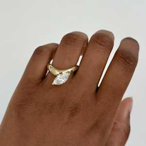 แหวนหมั้นทองคำแท้ 14K น้ำหนัก 1.50 กะรัต ประดับเพชรทรงมาร์คีส์เพาะเลี้ยงในห้องปฏิบัติการ ดีไซน์แบบหนามเตย รูปทรงโค้งมนทันสมัย ขายส่ง - Product Image 2