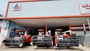 Cosechadora de Arroz Kubota DC-108X de 108 HP, de 2 Filas, de Alto Rendimiento, con Motor Diésel, para Agricultura Profesional - Product Image 2