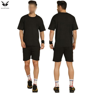 Ensemble court d'été respirant, t-shirt oversize en coton à col rond et manches courtes, style streetwear, et short d'été. - Product Image 6