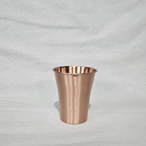 Plat à soupe en cuivre massif poli lisse 2 oz. Vaisselle au design minimaliste avec option de logo personnalisé pour les fêtes - Product Image 3