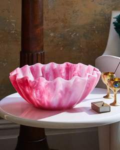 Tazón de resina epoxi moderno de la mejor calidad para una presentación elegante en la mesa, combinando arte y utilidad. - Product Image 4