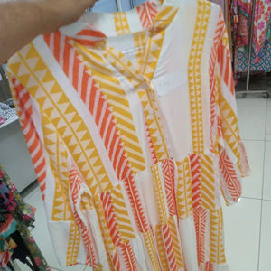 Tenue de plage chic d'été à imprimé tribal moderne, motif triangulaire orange et doré, style bohème, en coton, à volants, aux tons de coucher de soleil, pour soirée - Product Image 1