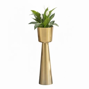 Maceta de hierro de alta gama para proyectos de decoración premium, maceta metálica decorativa con soporte para plantas de balcón, jardín e interiores. - Product Image 6