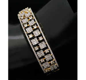 Adorable Pulsera de Diseño con Zirconia Chapada en Oro de Primera Calidad, con BRILLIOS INCREÍBLES, Abrible, para Mujeres y Niñas, Ideal para Fiestas - Product Image 1