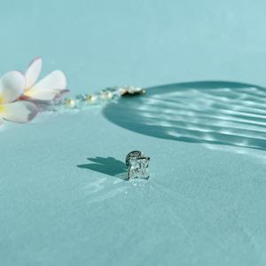 Boucles d'oreilles minimalistes en or blanc massif 9 carats avec diamant de laboratoire certifié taille princesse de 1,5 carat, unisexe, pour fiançailles et mariage - Product Image 3