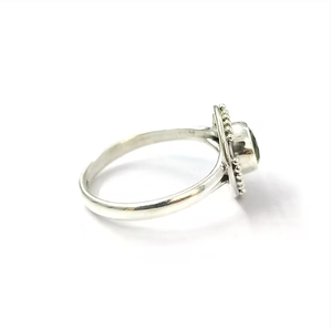 แหวนเงินทำมือจากอินเดีย น้ำหนัก 2.8 กรัม ประดับเพอริดอท สำหรับทุกเพศ - Product Image 3