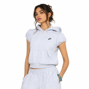 Sudadera con capucha y cremallera de algodón polar gris claro para mujer, de manga corta abullonada, estilo casual urbano, corte holgado, marca privada, proveedor. - Product Image 1