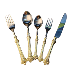 Juego de Cubiertos Victorianos con Relieve Dorado, Patrón Floral Intrincado, Mango de Latón con Cubiertos de Acero Inoxidable, Juego de Cubiertos de Lujo - Product Image 1