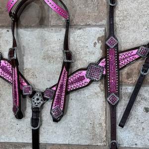 2026 Meilleures ventes : Ensemble de têtière et de collier de poitrée pour cheval en cuir marron fait main, orné de cristaux roses et de clous, style Western - Product Image 2