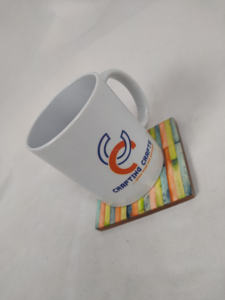 Ensemble de sous-verres carrés en résine écologique résistants à la chaleur, élégants et modernes, idéal pour les cadeaux de pendaison de crémaillère et accessoires de cuisine. - Product Image 4