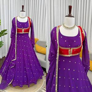Ensemble Anarkali brodé violet avec choli et dupatta – Tenue ethnique traditionnelle pour femme, idéal pour les mariages et les fêtes - Product Image 5